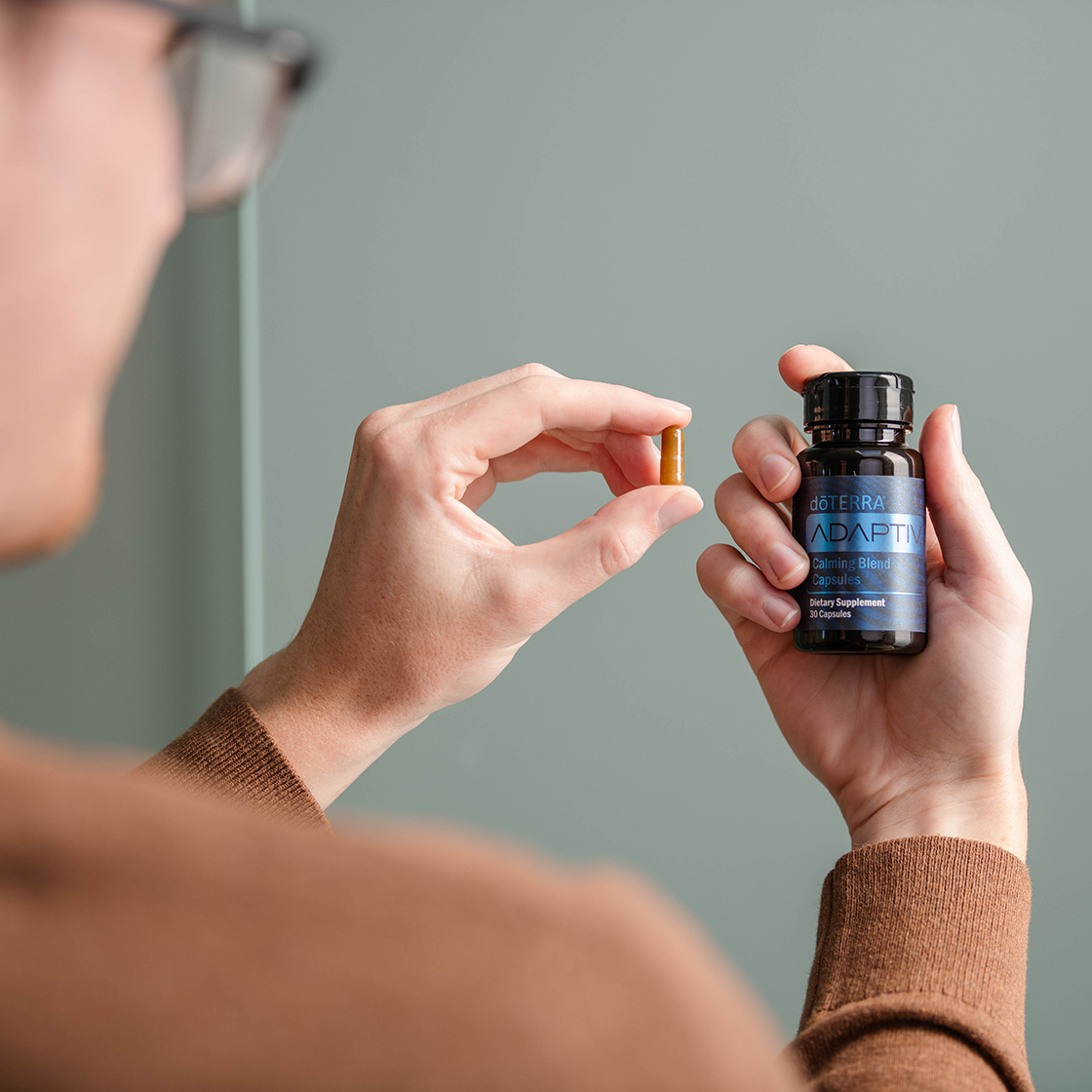 https://www.doterra.com/medias/Adaptiv-capsules.jpg?context=bWFzdGVyfHJvb3R8NTgzNDkyfGltYWdlL2pwZWd8aDRjL2g1Zi8yODE4ODI2OTc3MjgzMC5qcGd8NzEwNTQ3ZDY1MjVlZDQ1YWZlNGZiNzAxOTdhZmM2ZmQ3YWE4M2YxMmZjYjAzNTFkZTM1MzI4OGM1NzY0NDZiMw